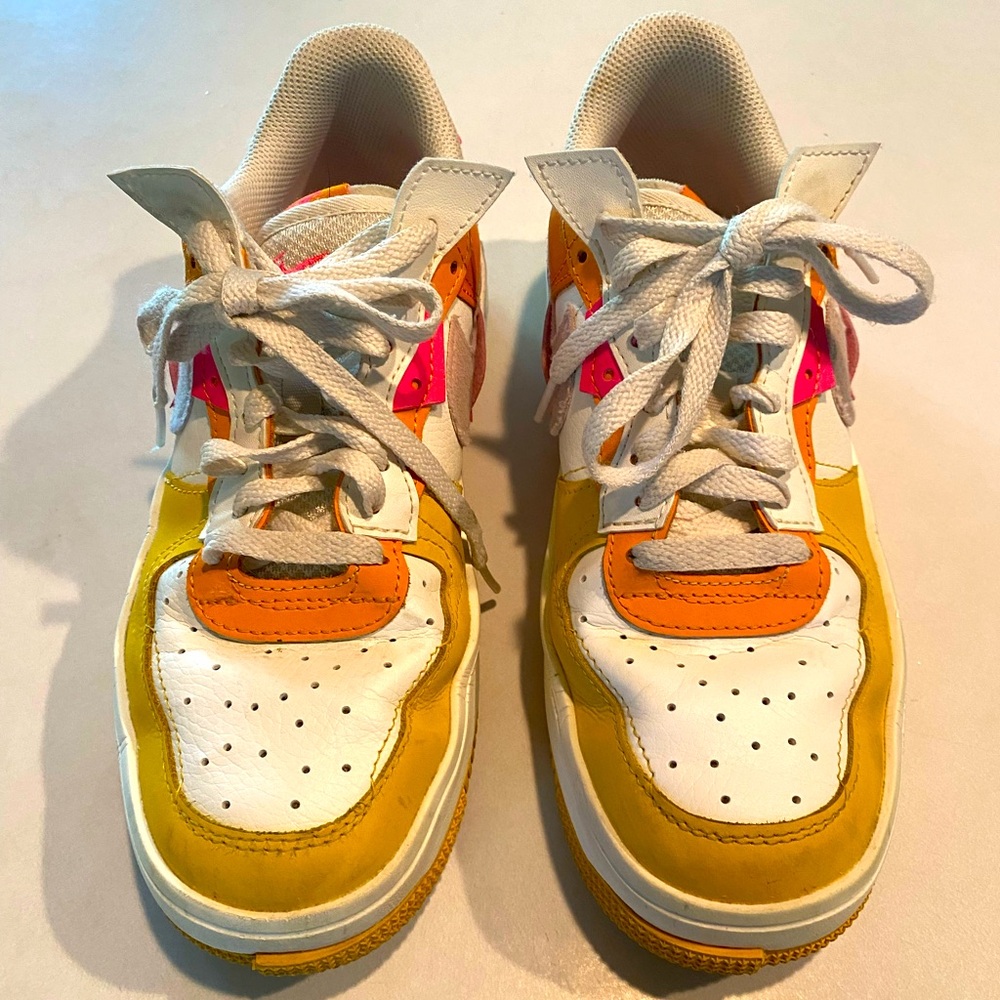 NIKE AIR FORCE FONTANKA MULTI PINK ORANGE YELLOW WOMENS SZ 8